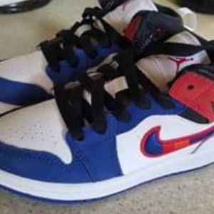 Toddler Nike sneakers